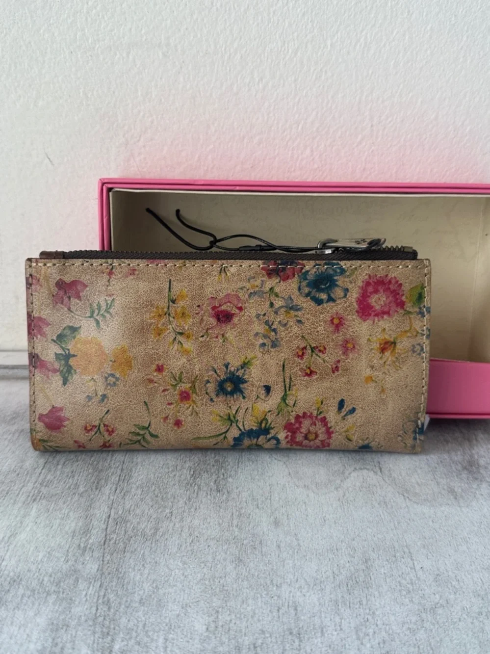 PATRICIA NASH Nazari Prairie Rose Leather Bi- Fold Continental Tan Floral Wallet